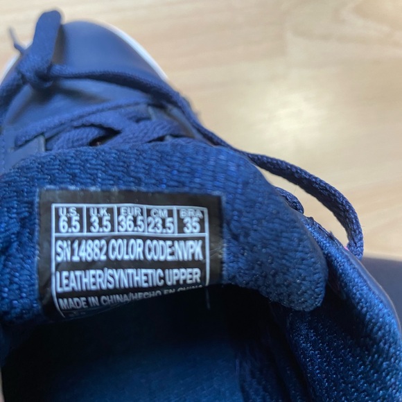 Sketchers GOGOLF girls size 6.5 shoes - Picture 6 of 7